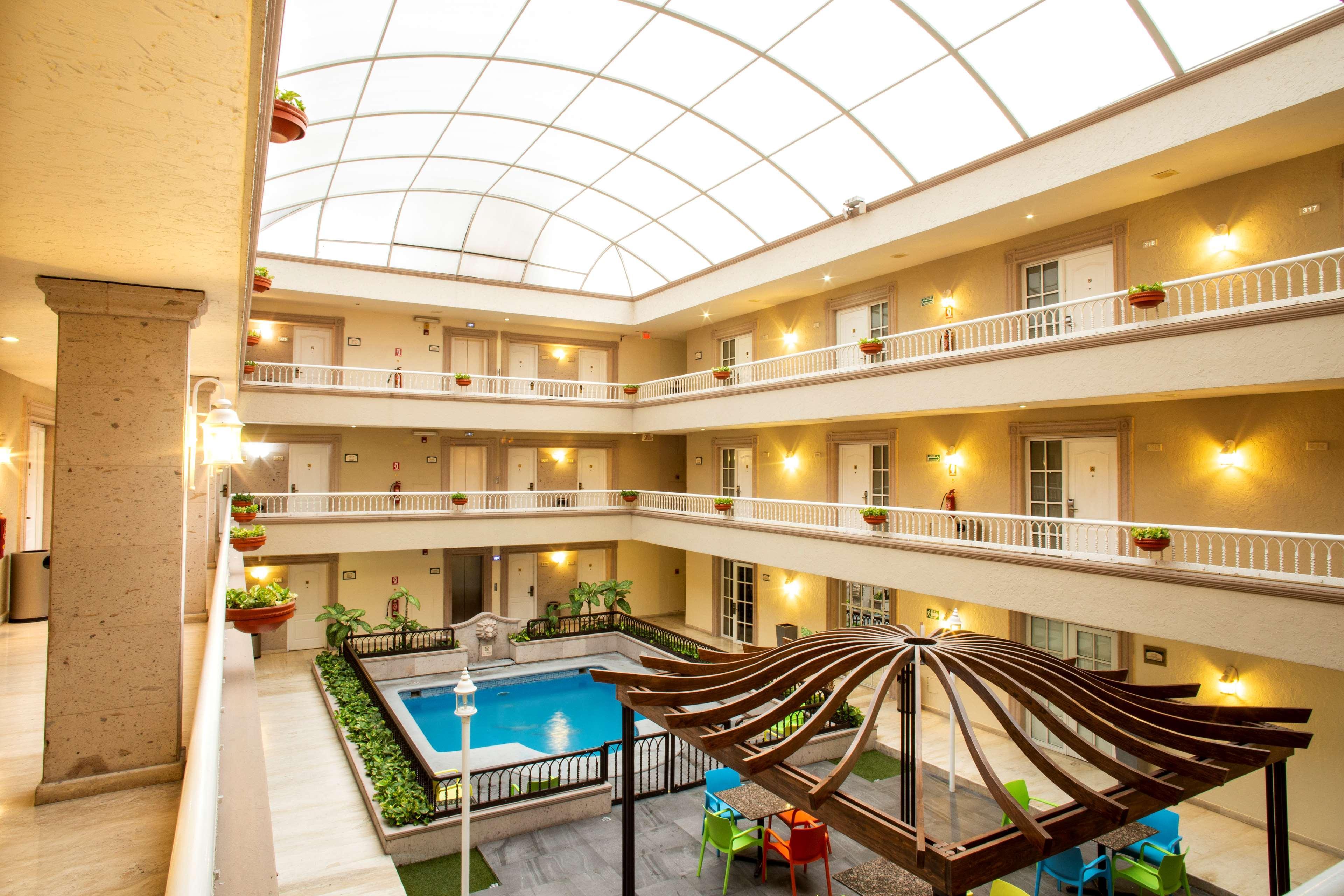 Best Western Plus Monterrey Colon Buitenkant foto
