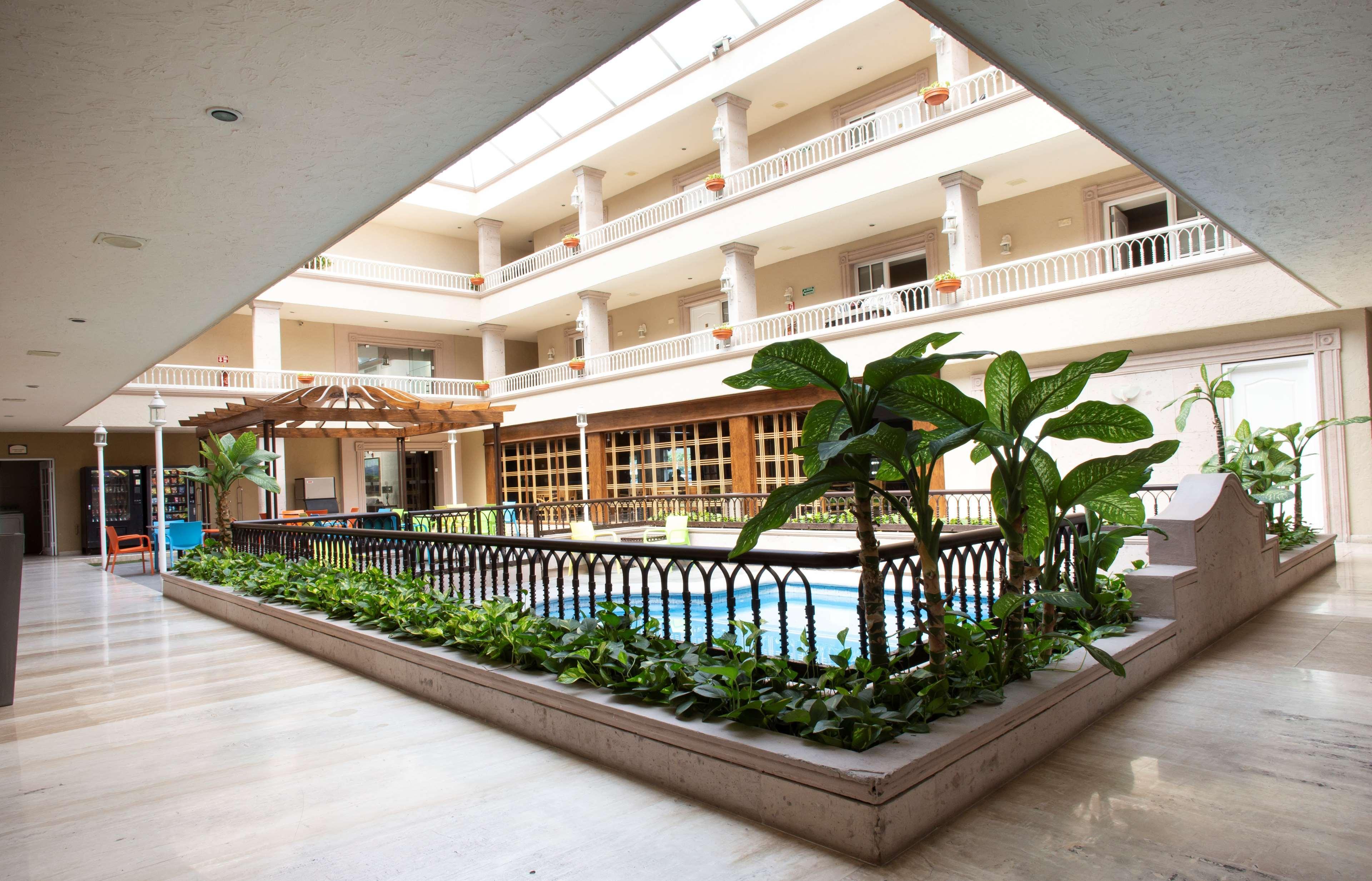 Best Western Plus Monterrey Colon Buitenkant foto