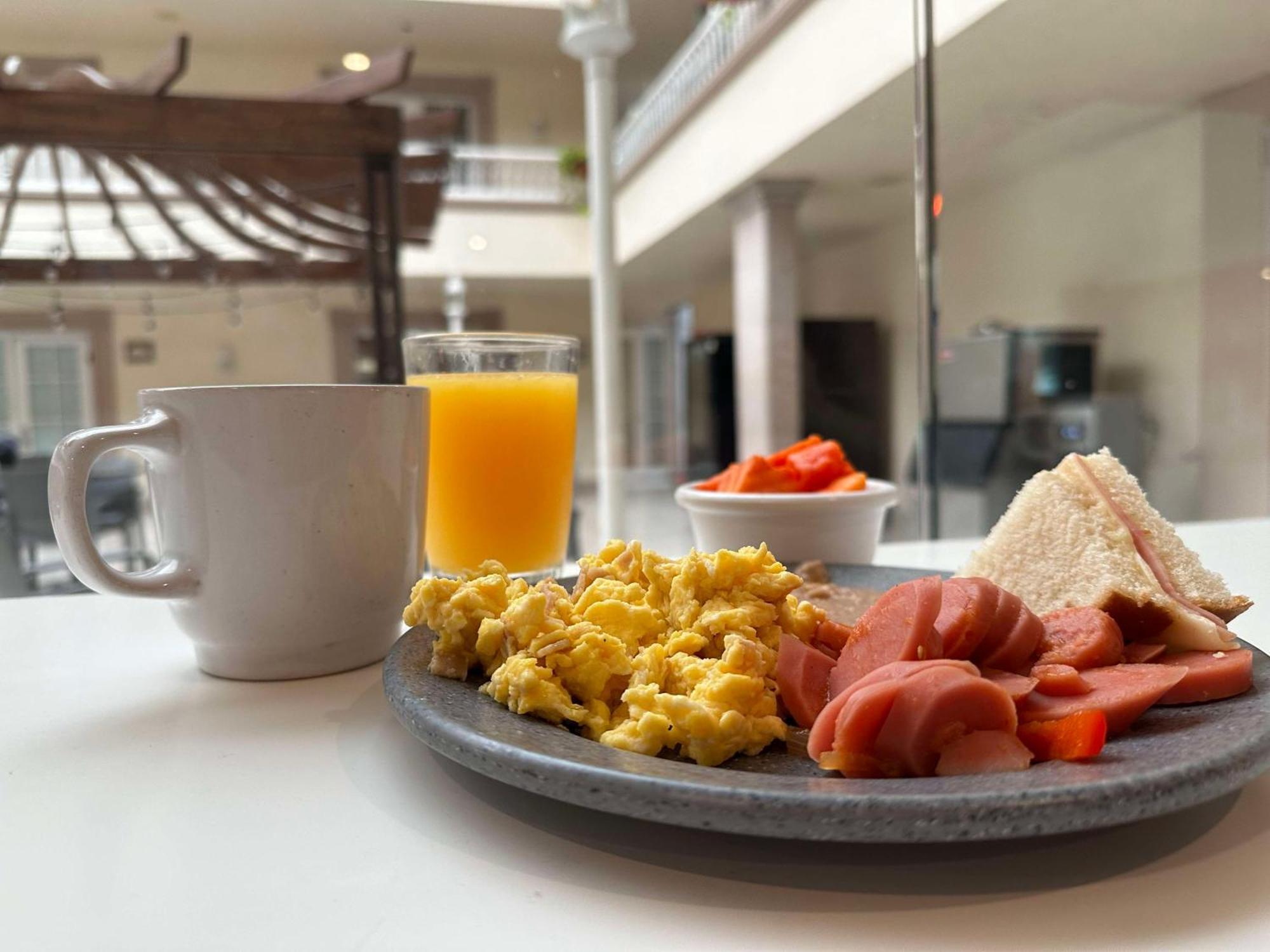 Best Western Plus Monterrey Colon Buitenkant foto