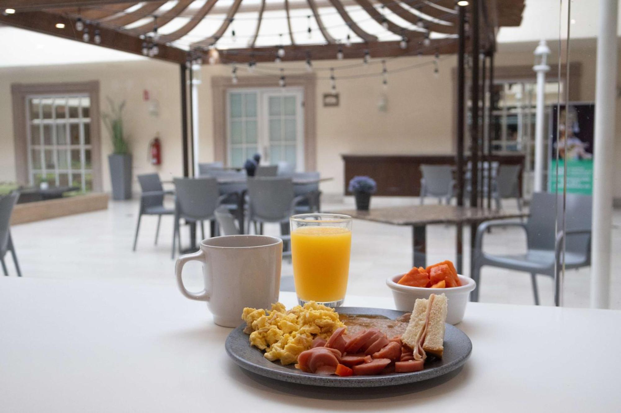 Best Western Plus Monterrey Colon Buitenkant foto